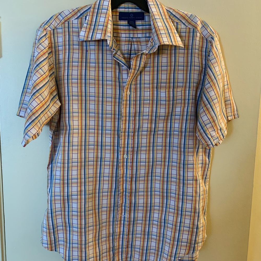Men’s North Forty Four Short Sleeve Button Shirt Size Large (EUC)